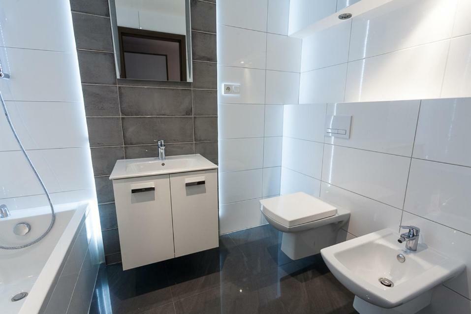 B&W Ruska Apartment Breslavia Esterno foto